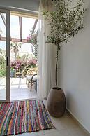 Villa Elias 1BR Upper Apt with Pool
