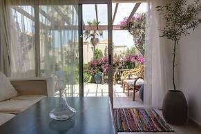 Villa Elias 1BR Upper Apt with Pool