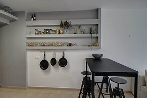 Villa Elias 1BR Upper Apt with Pool