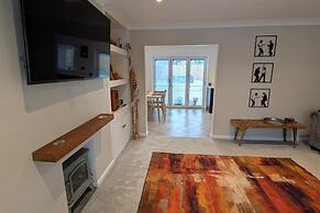3 Bed-sleeps 5-garden-parking-pets