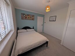 3 Bed-sleeps 5-garden-parking-pets