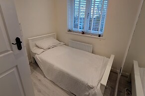 3 Bed-sleeps 5-garden-parking-pets