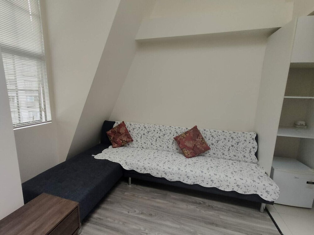 3 Double 1 Single 2 Sofa Beds apartment