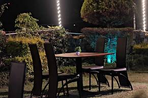 The Luv Hill Hotel And Cafe