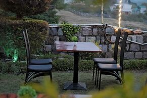 The Luv Hill Hotel And Cafe