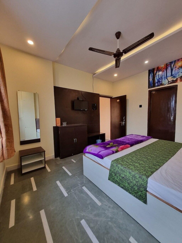 Hotel Shree Shivtam