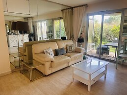 Light Modern Studio With Garden Pool- 2294