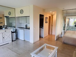 Light Modern Studio With Garden Pool- 2294