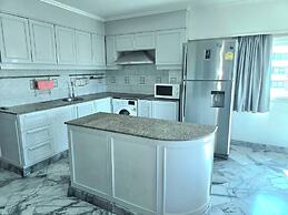 Large Apartment 401 jhr