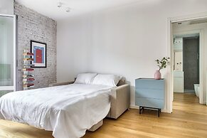 Modern Flat Near Historic Castle