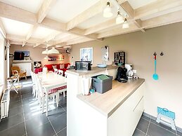 Charming Family Cottage With Garden