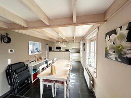 Charming Family Cottage With Garden