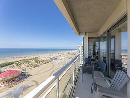 Apartment With Panoramic sea View in De Panne