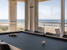 Apartment With Panoramic sea View in De Panne