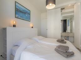 Apartment With Panoramic sea View in De Panne