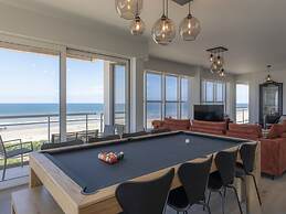 Apartment With Panoramic sea View in De Panne