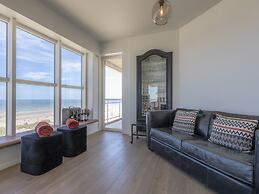 Apartment With Panoramic sea View in De Panne