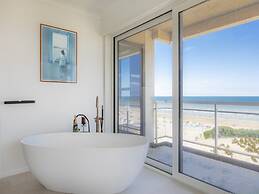 Apartment With Panoramic sea View in De Panne
