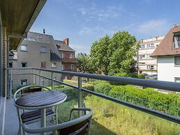 Sunny Flat in Maeterlinck Residence Near Seaside