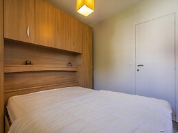 Sunny Flat in Maeterlinck Residence Near Seaside