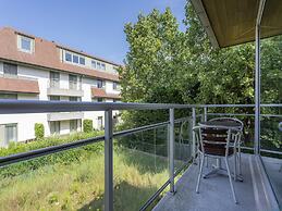 Sunny Flat in Maeterlinck Residence Near Seaside