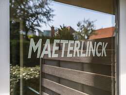 Sunny Flat in Maeterlinck Residence Near Seaside