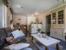 Sunny Flat in Maeterlinck Residence Near Seaside