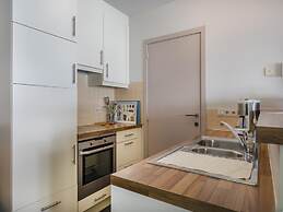Sunny Flat in Maeterlinck Residence Near Seaside