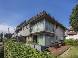 Sunny Flat in Maeterlinck Residence Near Seaside