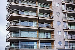 Modern, Luxurious Corner Flat on the Seafront