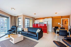 Modern, Luxurious Corner Flat on the Seafront