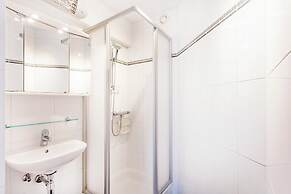 Modern, Luxurious Corner Flat on the Seafront