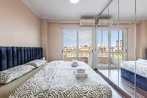Spacious City-view Apartment Overlooking Shkod r