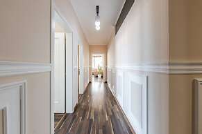 Spacious City-view Apartment Overlooking Shkod r