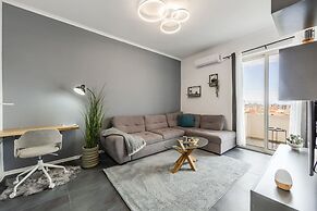 Modern Apartment With Scenic Views Earthy Vibes