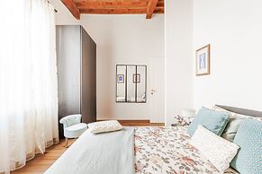Lunav House in Lucca