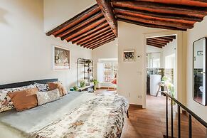 Lunav House in Lucca