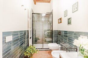 Lunav House in Lucca