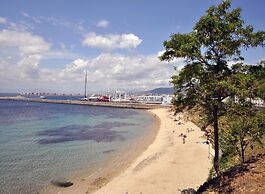 Beachfront Apartment for 6 Persons in Roses