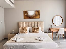 SIMPLY COMFORT  Bright Apartments Steps from Marina Walk