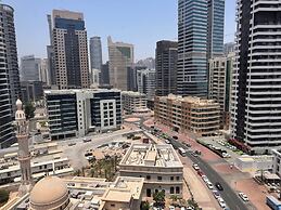 SIMPLY COMFORT  Bright Apartments Steps from Marina Walk