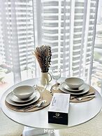 SIMPLY COMFORT  Bright Apartments Steps from Marina Walk