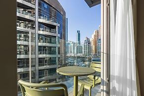 SIMPLY COMFORT  Bright Apartments Steps from Marina Walk