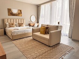 SIMPLY COMFORT  Bright Apartments Steps from Marina Walk