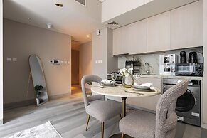 SIMPLY COMFORT  Bright Apartments Steps from Marina Walk