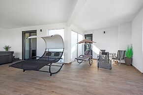 Villa With Pool, Game Room, Garden
