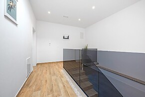 Villa With Pool, Game Room, Garden