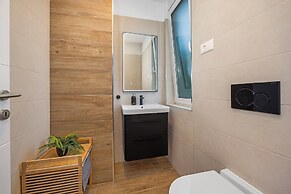 Villa With Pool, Game Room, Garden