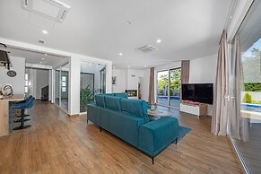 Villa With Pool, Game Room, Garden