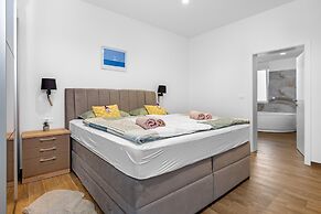 Villa With Pool, Game Room, Garden